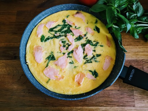 Omlet ze szpinakiem i łososiem