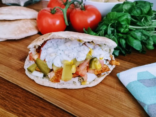 Pita pszenna z kurczakiem i warzywami