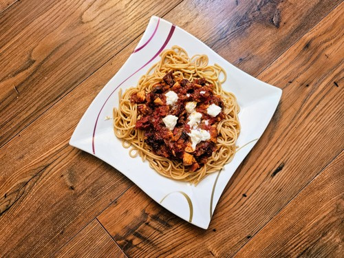 Spaghetti z kurczakiem w sosie pomidorowo-musztardowym