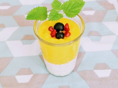 Serek mascarpone z musem ananasowo - mangowym