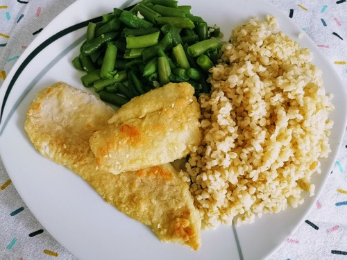 Morszczuk z kaszą bulgur i fasolką szparagową