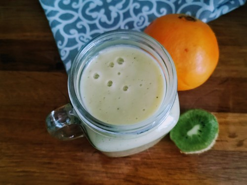 Koktajl z pomarańczy, kiwi, bananów